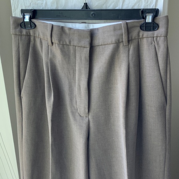 Aritzia Effortless ReSsential Pants - Picture 4 of 7